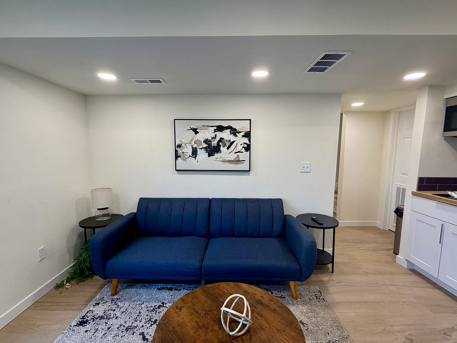3 bed, 2028 sqft, $755 — Photo 2
