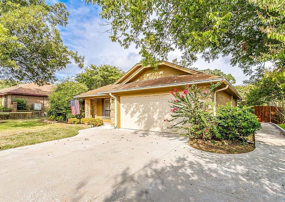 1st image of 105 Shady Oaks Dr