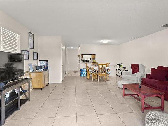4th image of 22 Brandon Hall Dr