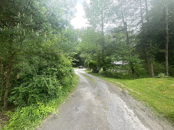 3rd image of 1124 Creek Ln