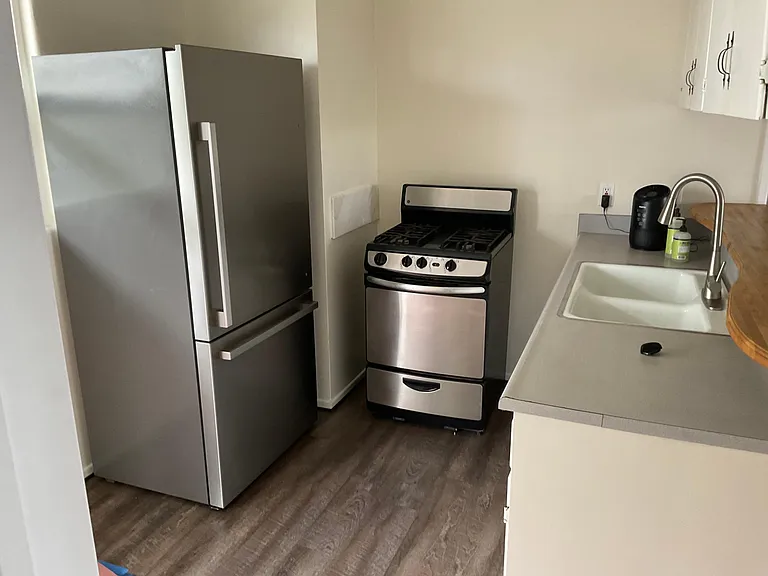 Kitchen with fridge included