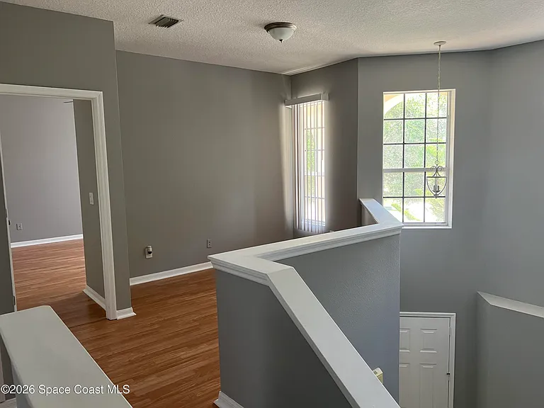 810 Benton Dr — Photo 12