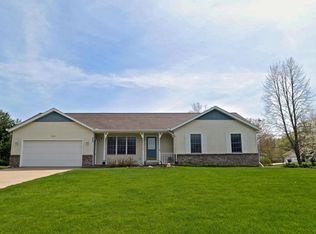 8556 N Maple Ct, Zeeland, MI 49464