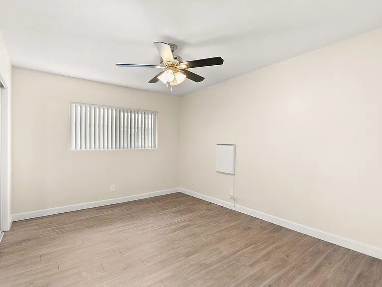 8123 - Sepulveda Apartments — Photo 6