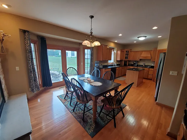 W150N7229 Paseo Ln — Photo 10