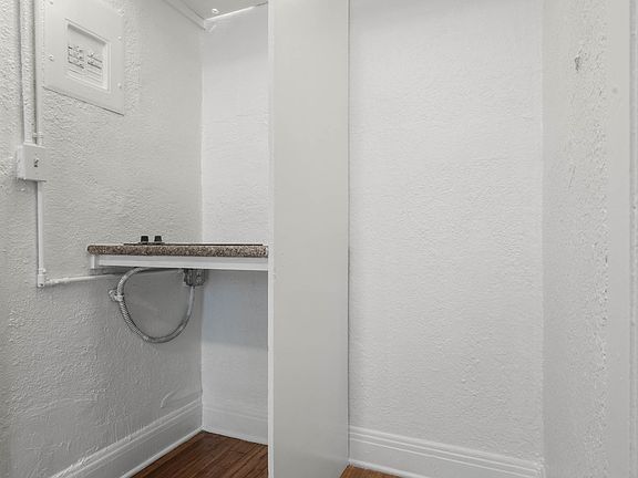4th image of 916 Georgia St #0B-1Ba-450Sqft