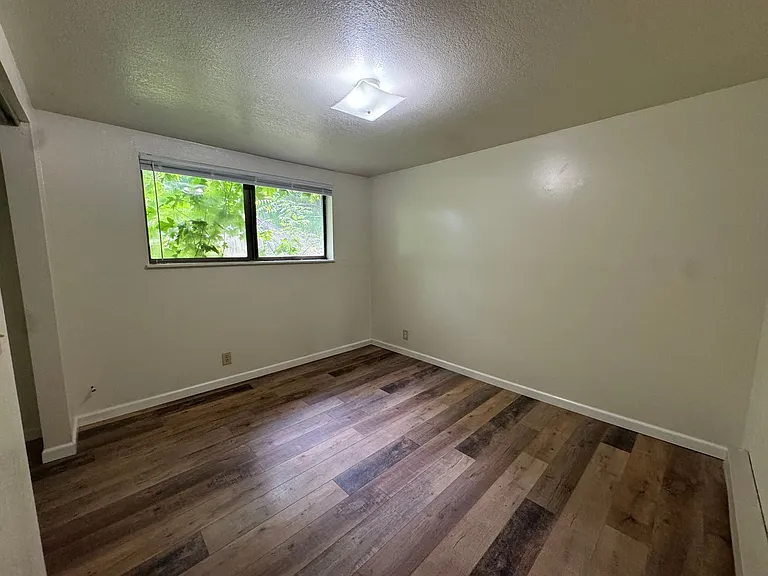 1043 W Nevada Ct — Photo 9