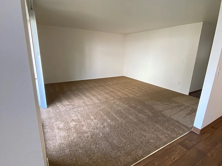 Willow Creek Apartments — Photo 34