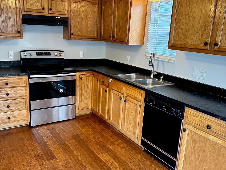 2nd image of 4000 5th St