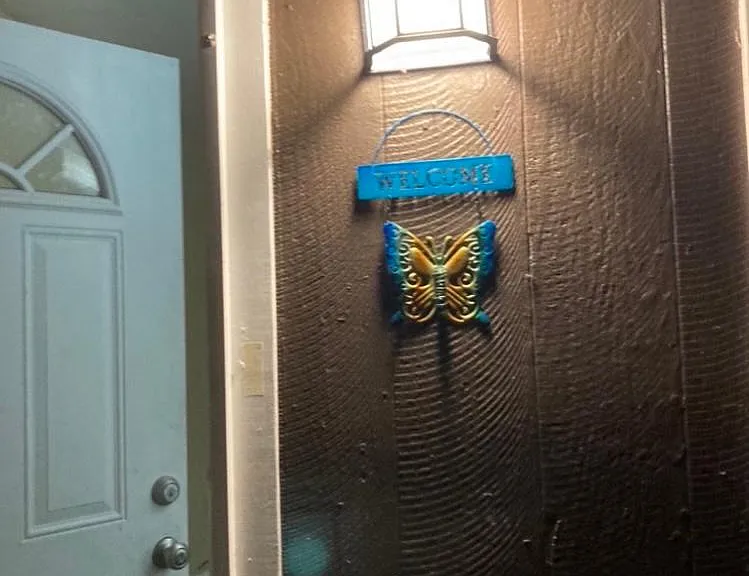 205 Wright Ln — Photo 3