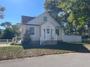 124 Bradford Ave, Holbrook, NY 11741