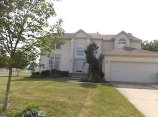 14 Water View Dr, Sicklerville, NJ 08081