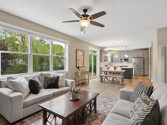 3rd image of 8962 Peony Ln N