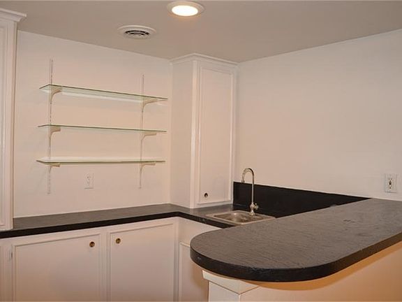 Wet Bar area for entertaining