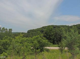 S Rocky Hill Rd, Galena, IL 61036