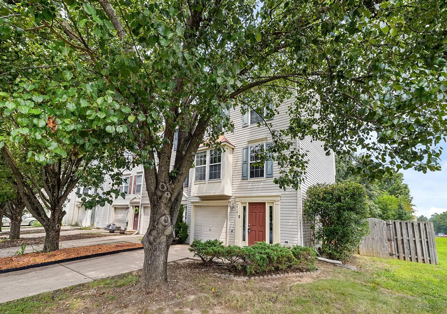 End-Unit Townhome in Spotsylvania! — Photo 3