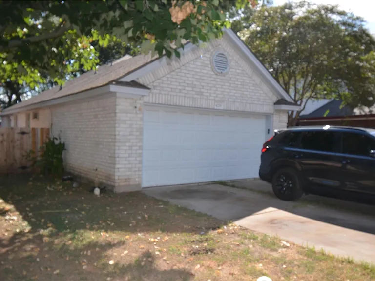 4729 Castleman Dr — Photo 1