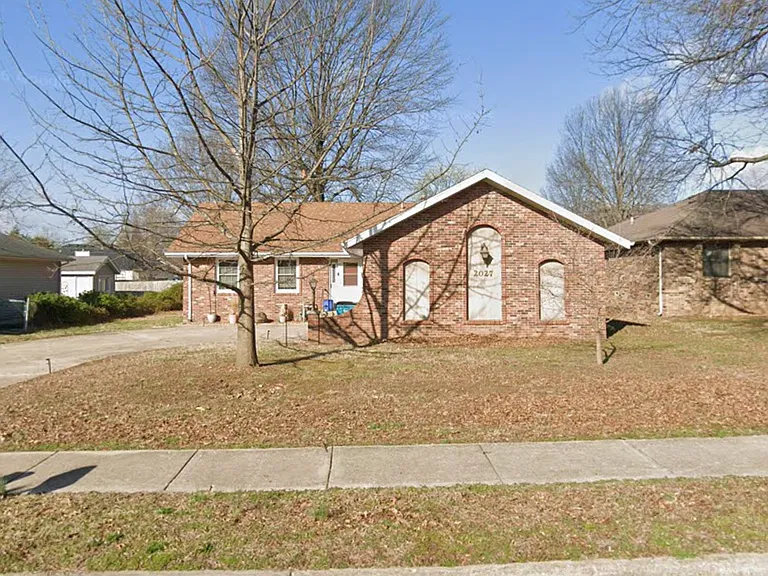 2027 S Wellington Ave — Photo 1