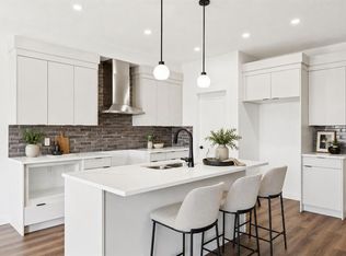 89 E Heritage Park, Cochrane, AB T4C3G9