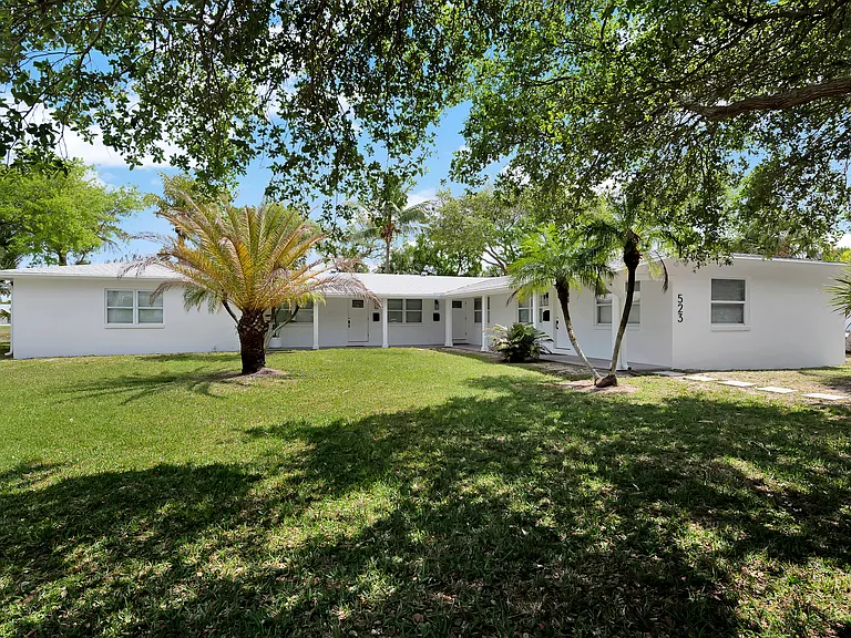 The Oaks at Royal Palm — Photo 2