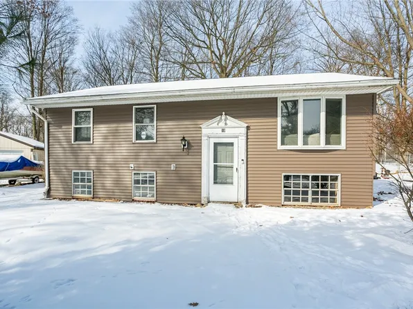 19 Somerset Ln, Victor, NY 14564