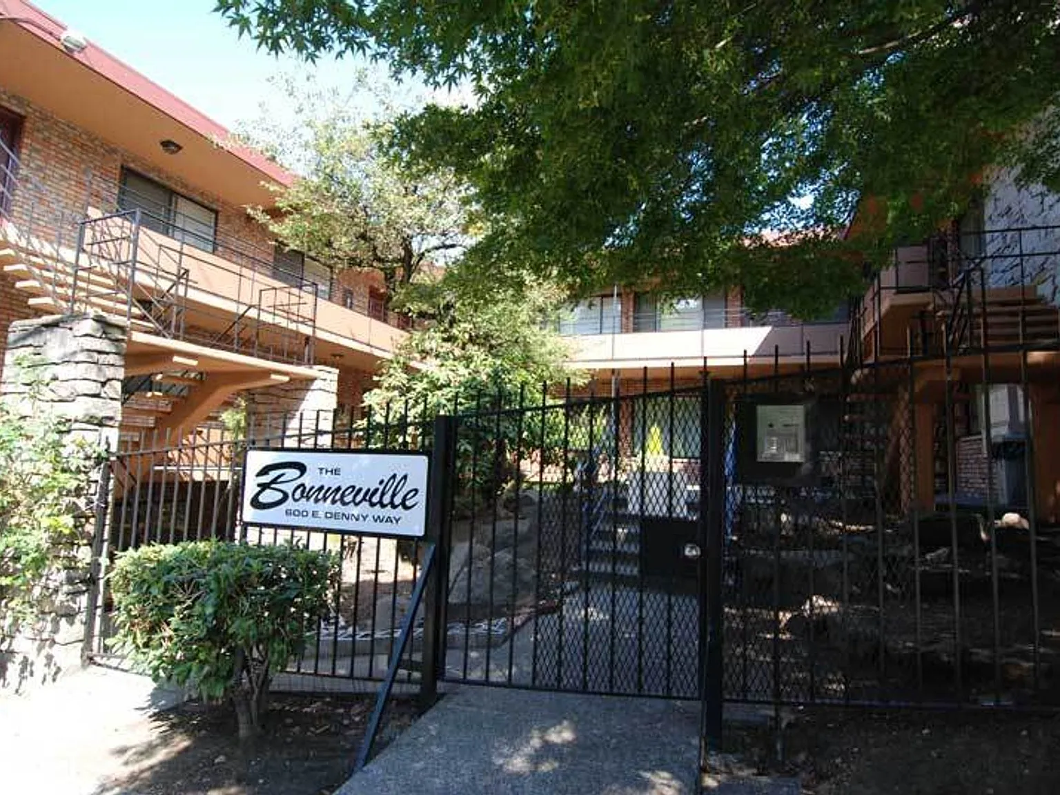 Bonneville Apartments — Photo 3