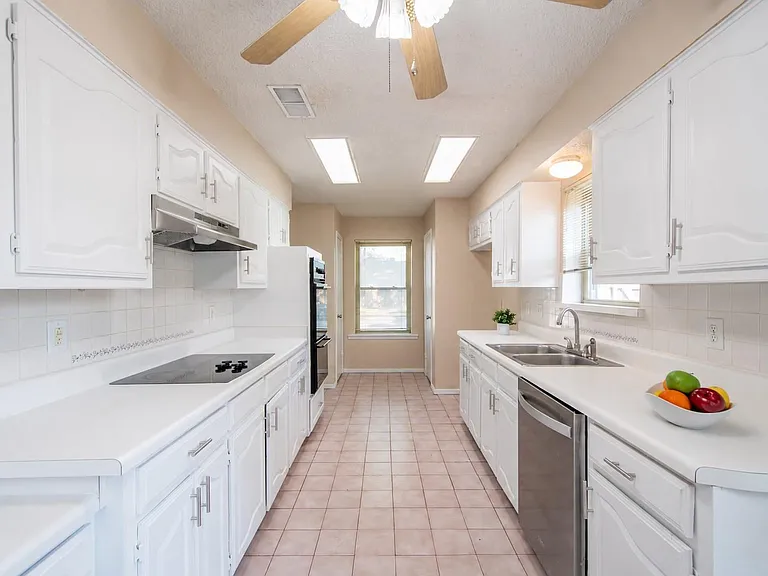 422 Woodhollow Dr — Photo 13