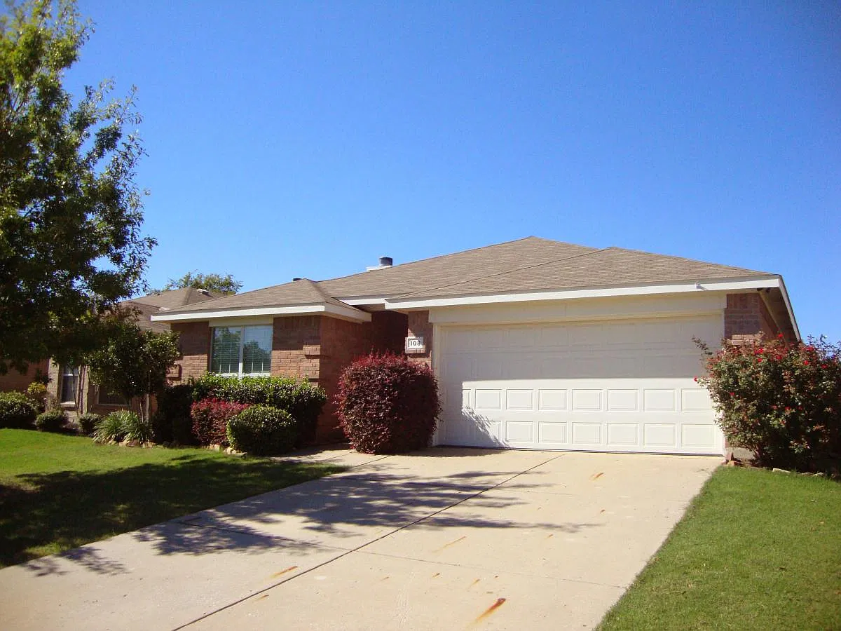 3 bed, 1430 sqft, $1,799 — Photo 1