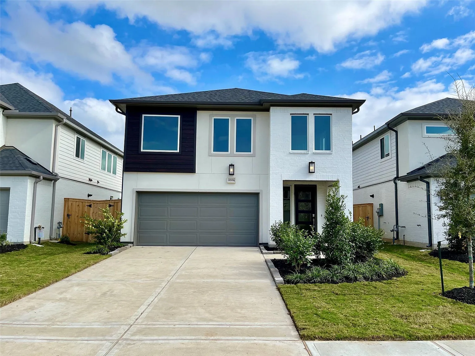 4 bed, 3.0 bath, 2421 sqft, $2,750 — Photo 1
