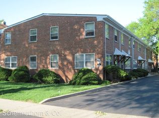 304 - *2113-15 Darrow Building*, Evanston, IL 60201