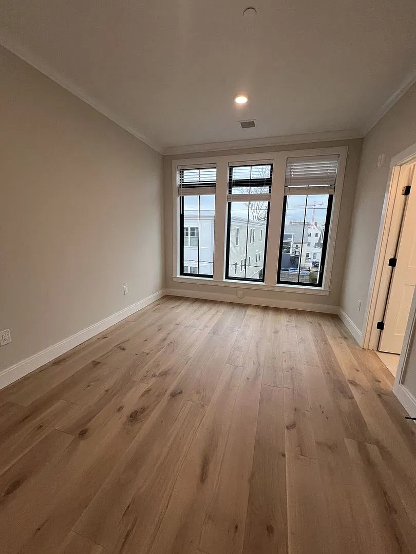 Allston 4.5 Bed / 3 Bath No Broker Fee New Construction 9/1 — Photo 4
