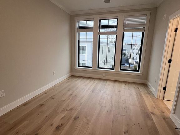 5th image of 151 Everett St #30