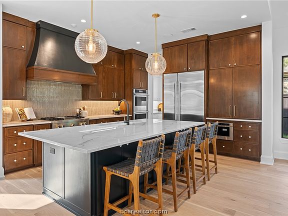4th image of 3000 Silverbell Ct