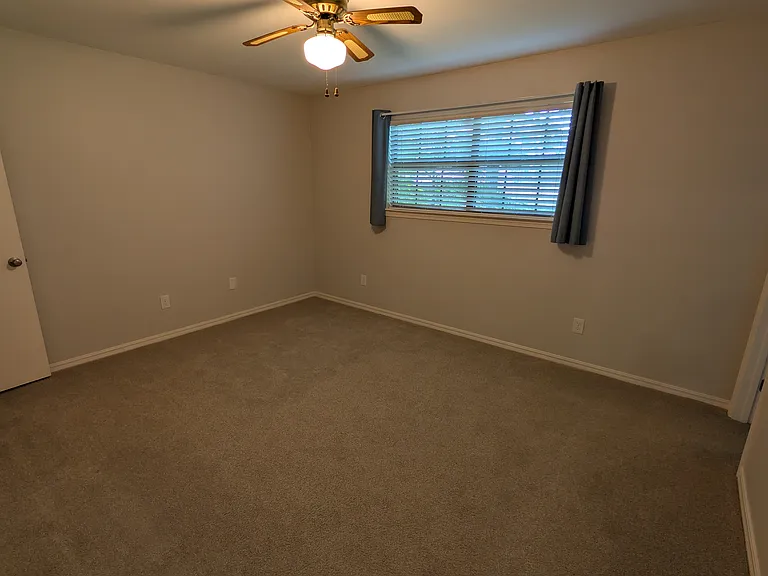 12 Royal Ct — Photo 6
