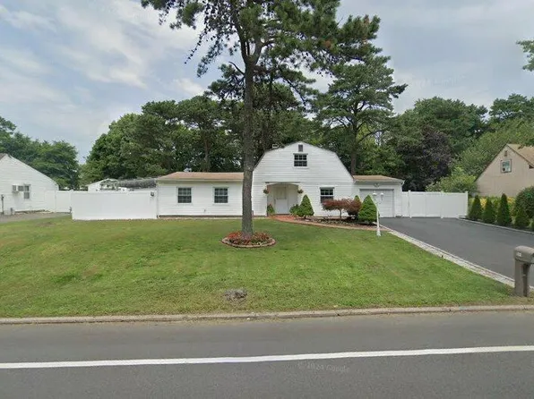 291 Southaven Avenue, Medford, NY 11763