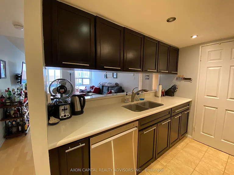 701 King St W #211 — Photo 6