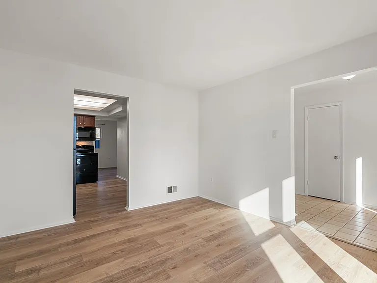 30 Carolina Ct — Photo 13