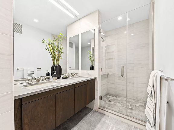 5th image of 333 E 91st St APT 21B