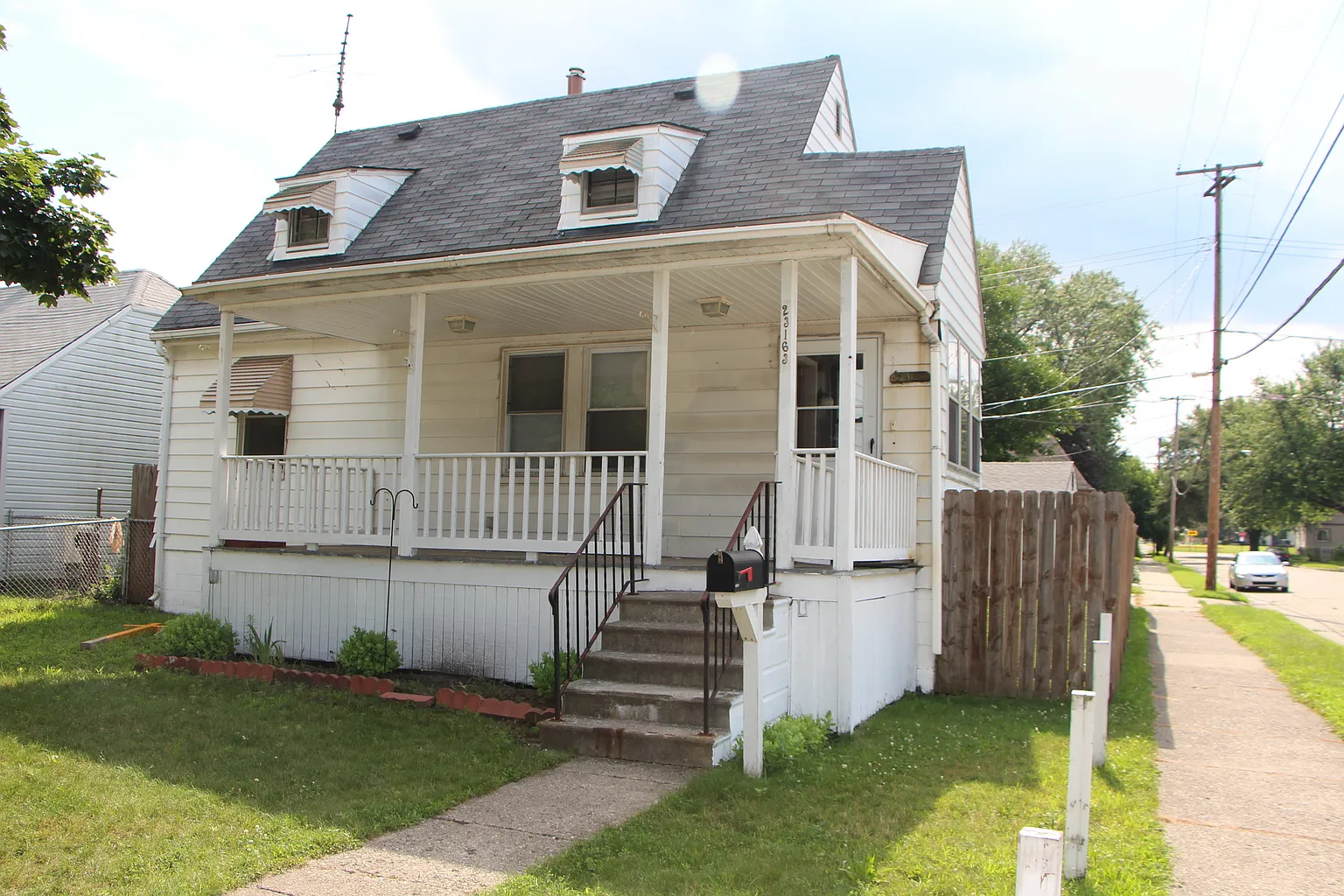 23163 Hazelwood Ave photo 1