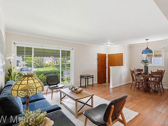 3rd image of 732 Hecht Dr