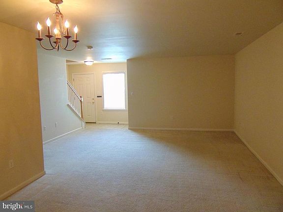4th image of 409 Eisenhower Dr