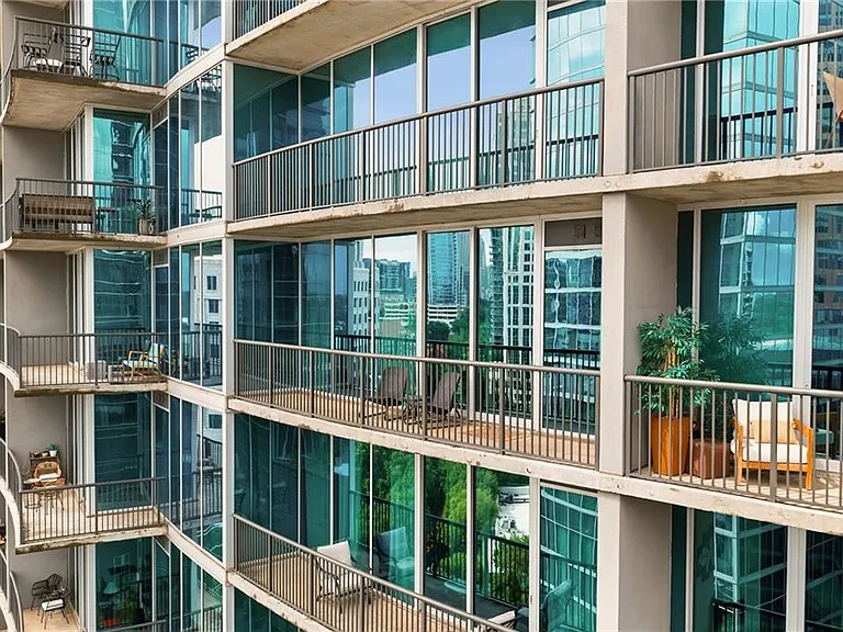 1080 Peachtree St NE #1306 — Photo 13
