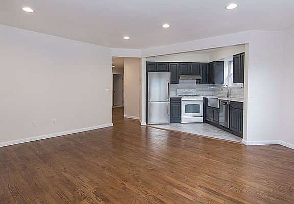 2nd image of 2005 Hazen St APT 1