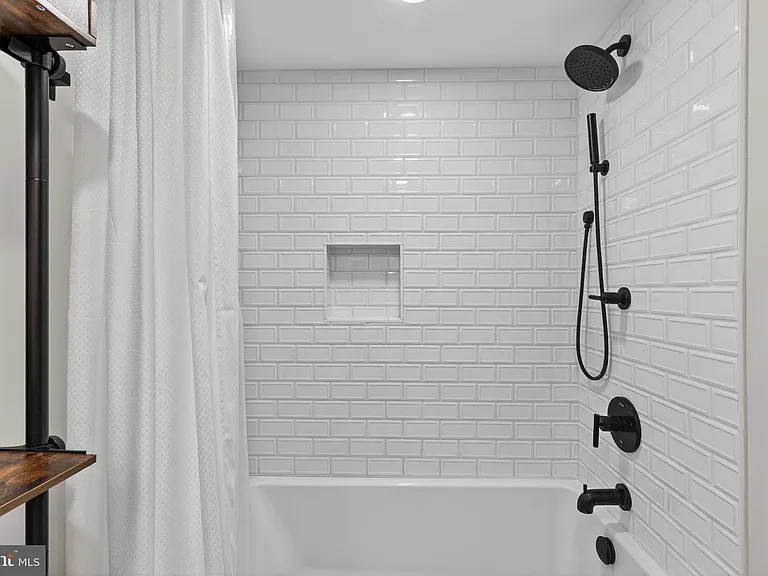 919 12th St NE #305 — Photo 14