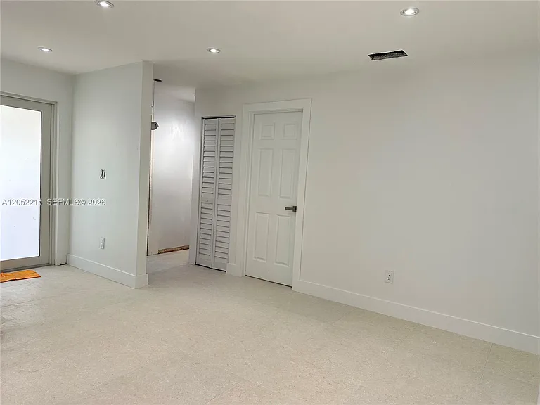 11430 SW 5th Ter — Photo 5