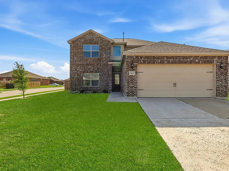 2105 Yarbrough Dr — Photo 3