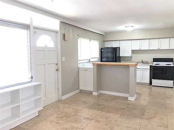 3rd image of 810 41st Ave N