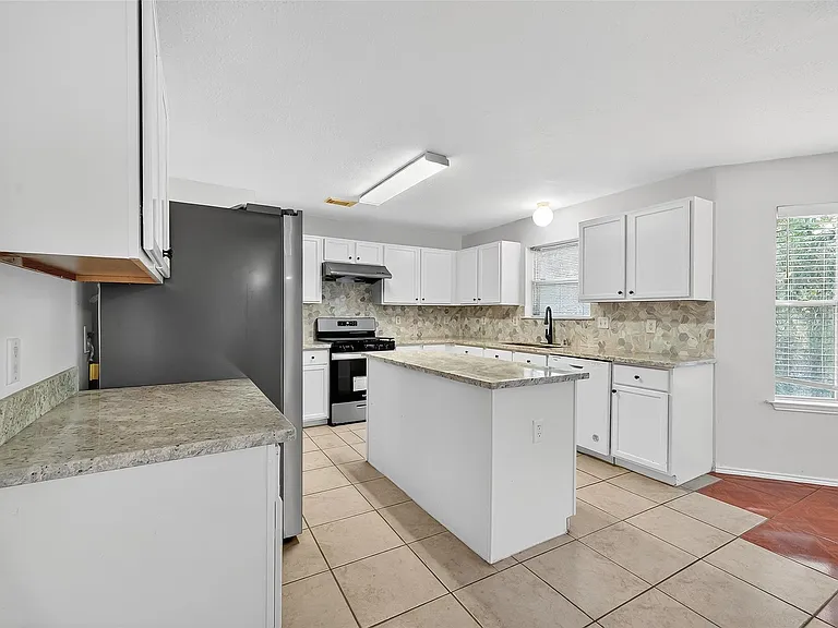 8366 Golf Green Cir — Photo 17