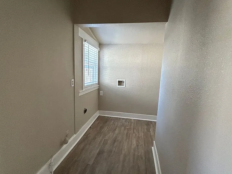 114 De Force Ave — Photo 8
