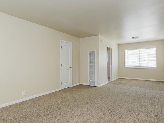 3rd image of 954 Fremont St #2